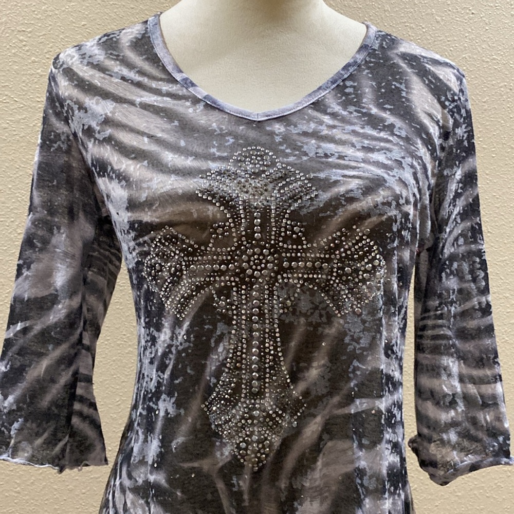 Light weight mid arm length sleeves and scarfed bottom. Made by Lady Noiz. - Picture 2 of 5